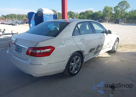 2010 Mercedes-Benz E 550 из США, поврежденный, VIN WDDHF7CB2AA132816